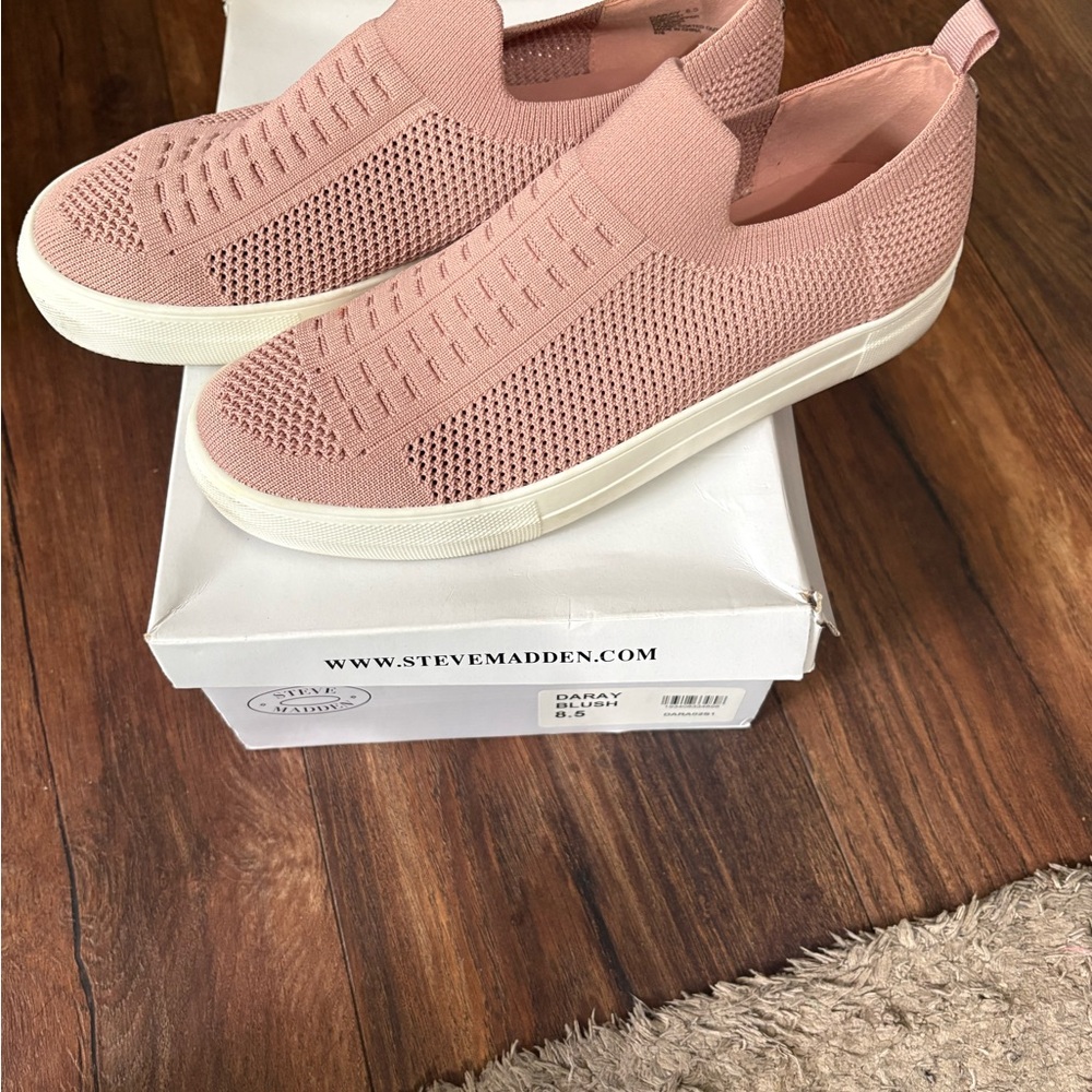 Steve Madden Blush Knit Slip-On Sneakers size 8.5